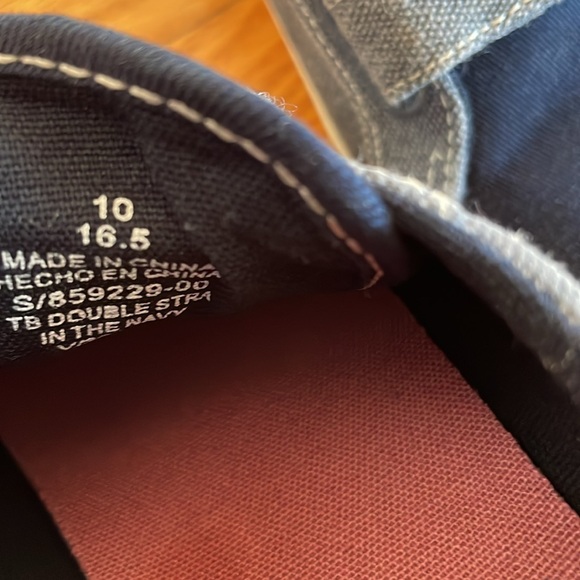 Old Navy size 10 blue/navy Velcro sneakers - Picture 6 of 6